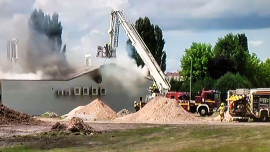 Pożar Biedronki. Ogień pojawił się w okolicy fotowoltaiki
