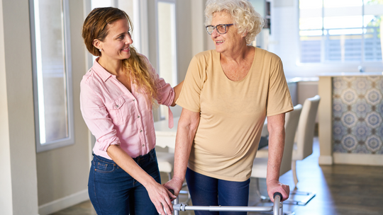 Bon senioralny od 2026 r. Nowa forma wsparcia dla rodzin opiekujących się osobami starszymi