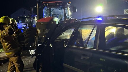 Czołowe zderzenie z ciągnikiem rolniczym