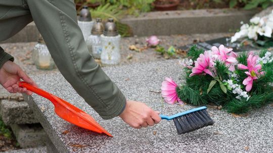 Czyszczenie grobów na zmówienie. Ile to kosztuje?