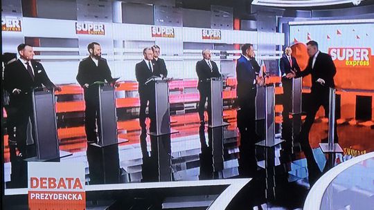 Jakie tematy poruszono podczas prezydenckiej debaty prowadzonej przez "Super Express"