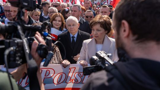 PKW przekaże mniej pieniędzy partiom PiS i Konfederacji. Nie spełnili warunków na publiczne pieniądze