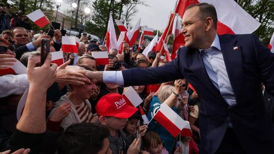 Kontrowersje w sprawie mieszkań Nawrockiego. To opieka społeczna zajęła się panem Jerzym
