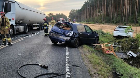 Droga prosta, a wypadek za wypadkiem. W wypadku uczestniczył TIR i dwie osobówki