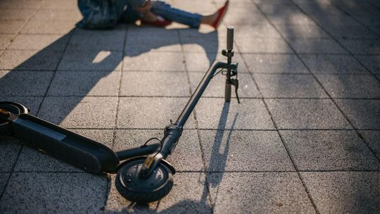 E-hulajnogi rozpanoszyły się wokół. Oto ofiara śmiertelna tego trendu