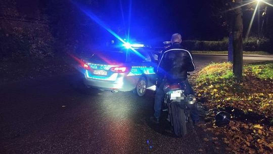 Groźna ucieczka motocyklisty. Wysoka grzywna i ryzyko więzienia za dwie sprawy Groźna ucieczka motocyklisty. Wysoka grzywna i ryzyko więzienia za dwie sprawy