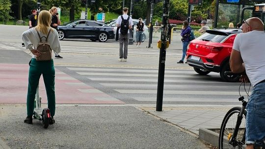 Groźny jak... kierowca hulajnogi. Czyli o czołowym zderzeniu dwóch hulajnóg