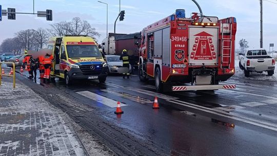 Groźny wypadek. Zderzenie ciężarówki z osobówką