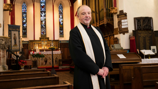 Ile powinniśmy włożyć do koperty dla księdza? Wierni podali, ile do niej włożą Ile powinniśmy włożyć do koperty dla księdza? Wierni podali, ile do niej włożą