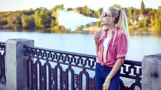 Ceny e-papierosów sprzyjają rzuceniu palenia?