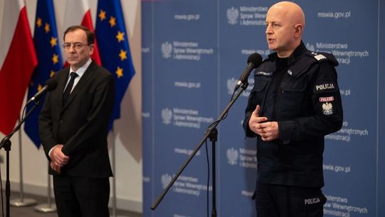 Zmiana władzy udziela się policjantom. Będą zrzucać mundury