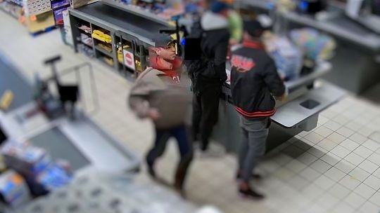 Kradli słodycze i produkty z działu drogeryjnego. Sporo sobie przywłaszczyli