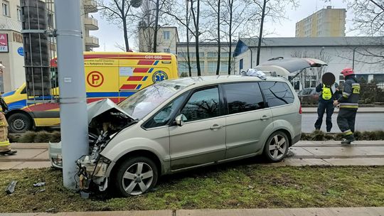 Kraksa ze słupem w roli głównej. Interweniowała straż