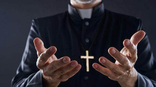 Watykan potwierdził: ksiądz Dariusz jest winny. Ksiądz Roman złożył pozew