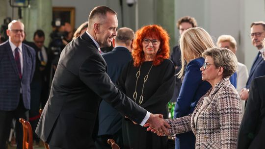 Marnotrawstwo w białych czepkach. System ignoruje kompetencje pielęgniarek, a pacjenci stoją w kolejkach Marnotrawstwo w białych czepkach. System ignoruje kompetencje pielęgniarek, a pacjenci stoją w kolejkach