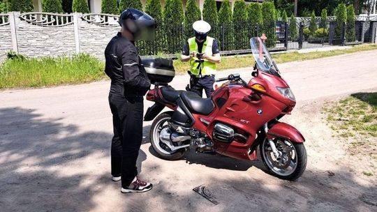 Jechał motorowerem i miał przy sobie narkotyki. Ale to nie wszystko