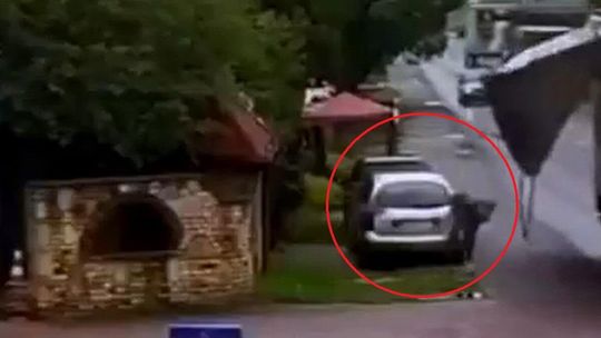Niebezpieczna sytuacja. Takich zachowań żaden kierowca tira nie powinien przejawiać [WIDEO]