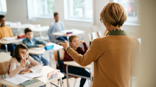 Dostanie czy nie? Zamieszanie w związku z nagrodami dla nauczycieli