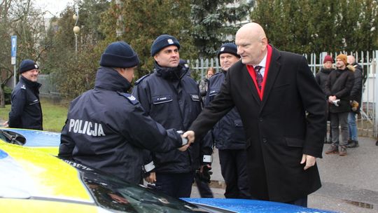 Nawet policja dostała prezenty na święta. Nowe auta i dron