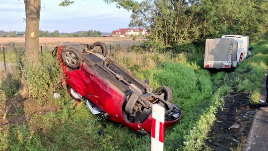 Nie zmieścili się na drodze. Kierowca w szpitalu
