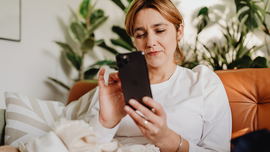 Udoskonalona metoda oszustów na BLIK. Sztuczna inteligencja i większe straty