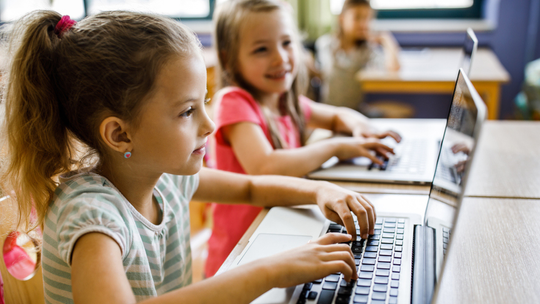 Płyną pieniądze na cyfryzację. To diametralnie odmienić może polską szkołę