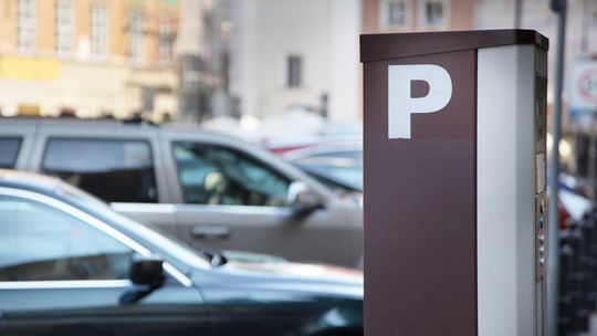 Opłatę uznała za ukrytą karę i zarzuciła miastu nieuczciwość. Miasto nie wniosło apelacji w terminie.