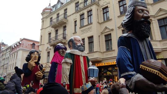 Orszak Trzech Króli 2026 w Toruniu. Wielkie świętowanie na starówce