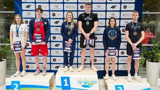 Pływacki deszcz medali. Gwiazdy nie zwalniają tempa na finiszu roku!