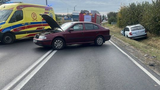 Po tym wypadku cztery osoby, w tym dwoje dzieci, trafiły do szpitali. Lepiej przewozić dzieci w foteliku