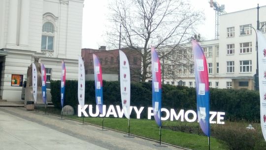 "Pod wspólnym niebem" tak brzmi hasło koncertu na święto województwa