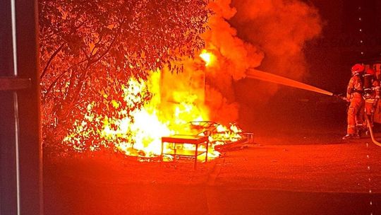 Podpalili śmietnik i się zaczęło...