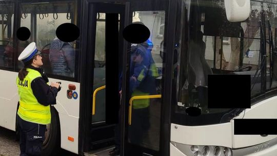 Wdał się w sprzeczkę z kierowcą. Postanowił go ukarać i załatwił się na autobus