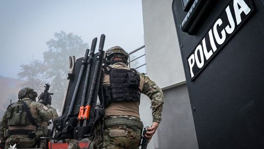 Policji nie ufamy jak wcześniej. Jak plasuje się Toruń i nasz region [MAPA]