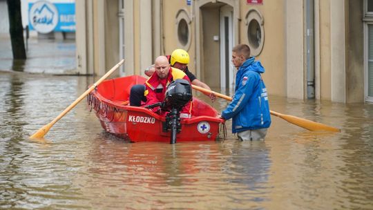 Potrzebujący chcą kocy i żywności. W całym kraju ruszyły zbiórki dla powodzian