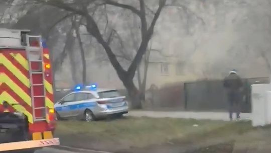 Pożar w bloku. Służby w akcji, ogień zajął czwarte piętro