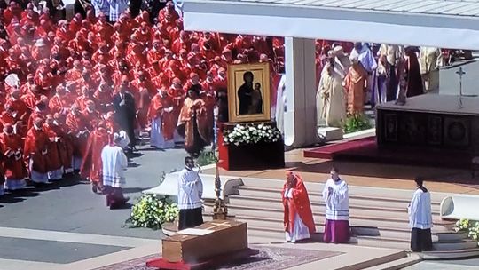 Tak żegnaliśmy papieża Franciszka. Ciekawostki i polskie akcenty związane z uroczystościami