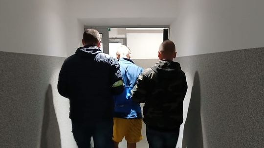 Recydywista z kijem baseballowym zaatakował lombard