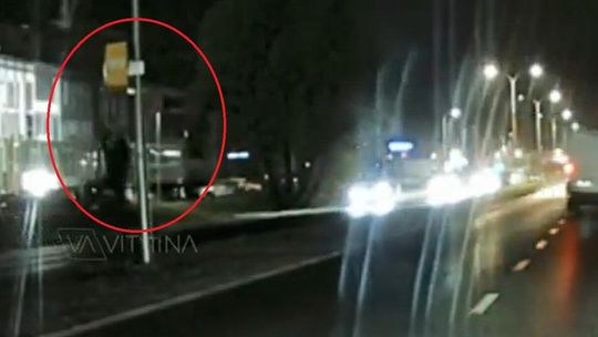 Fotoradar rozbity siekiera i młotkiem. Komu przeszkadza? [WIDEO]