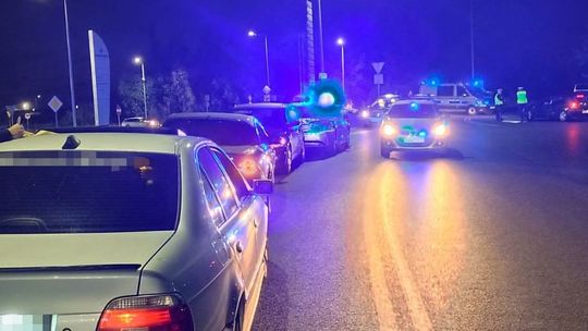 Skasowali nielegalny nocny wyścig samochodowy. Posypały się mandaty