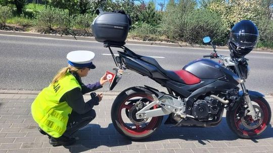 Tak jeszcze policja nie działała. Funkcjonariusze patrolowali ulice z kątomierzami [ZDJĘCIA]