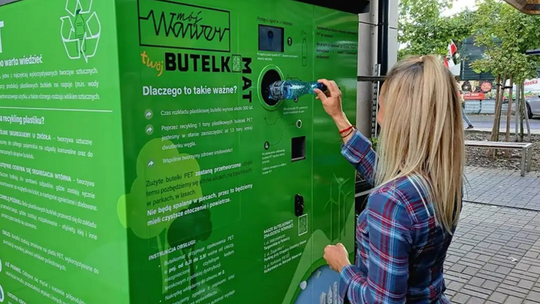 Jak Polacy zareagują na zwrot butelki przez butelkomat? Wyniki zaskakują!