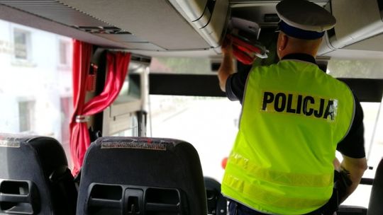 Policja wraz z ITD kontrolują autokary wakacyjne