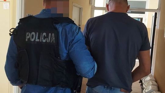 Z krzaków obserwował policjantów. Miał narkotyki