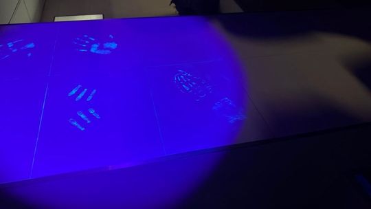 Uzbrojony był w maczety i nóż. Rzucił się na policjanta Uzbrojony był w maczety i nóż. Rzucił się na policjanta