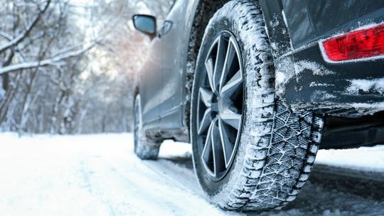 W Toruniu już zima dała o sobie znać. Przygotowałeś auto?