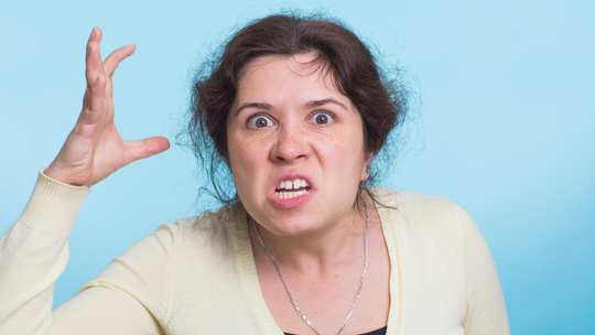 Dusiła lekarza. Teraz odpowie przed sądem