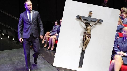 Sprawa krzyża w urzędzie. Wyrok sądu jeszcze nieprawomocny Sprawa krzyża w urzędzie. Wyrok sądu jeszcze nieprawomocny