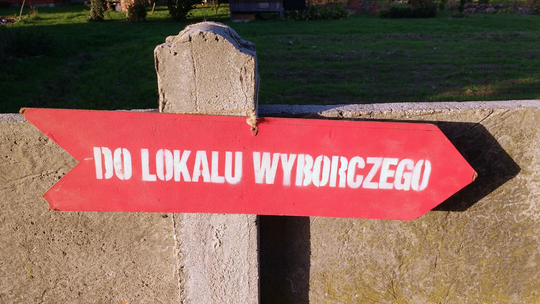 Jak głosować? Co oznacza odcięty róg karty? Jak powinien wyglądać znaczek na karcie?