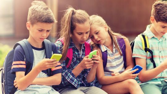 Zakażą smartfonów w szkołach. MEN chce zmiany przepisów